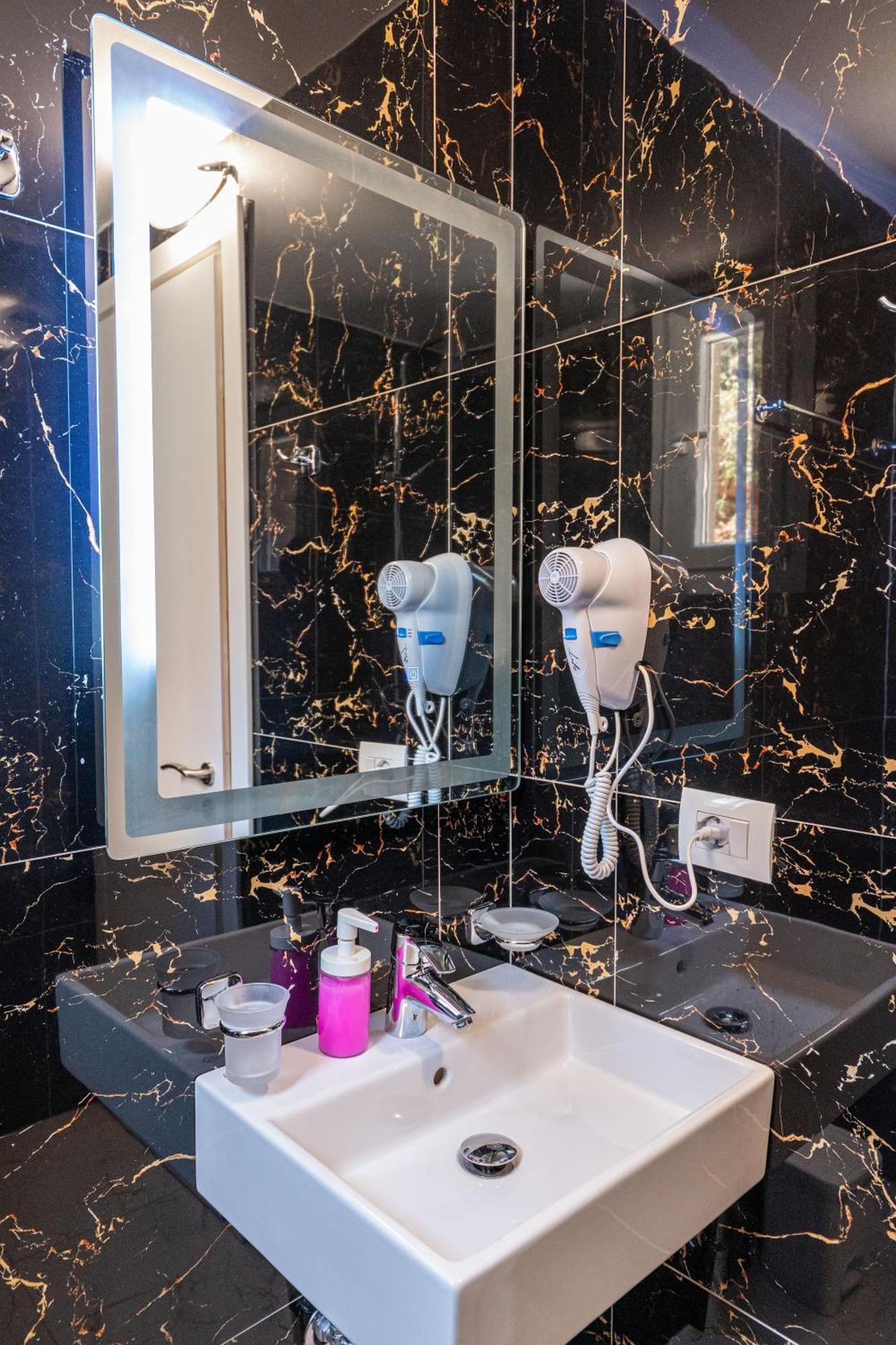 Hotel Elite Sarandë 外观 照片